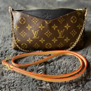 Loui Vuitton Monogram Pallas Clutch Blue Marine